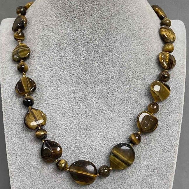 Tiger's Eye Necklace Heart Oval 16mm+/- Bead 8.5mm+-, Length 45cm+/- with Clasp