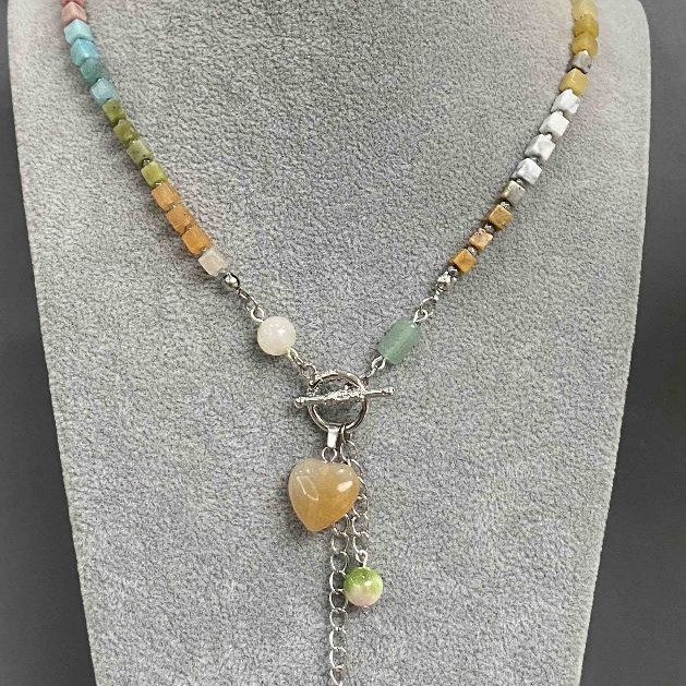 Kaholong Rhodonite Jasper necklace with pendants, 4x4mm cube beads 3mm ± with toggle clasp, length 43cm