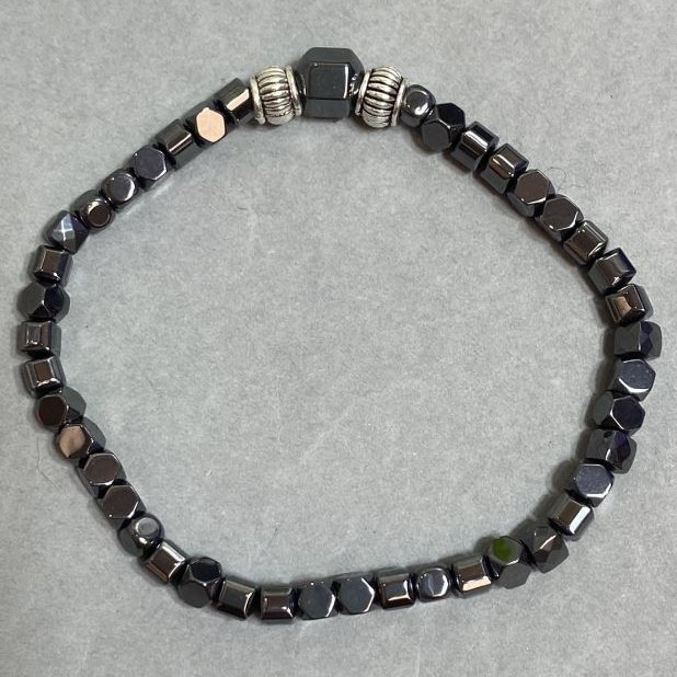 Hematite Cube Bead 4mm+-faceted 8x7mm+-, length 18cm +- elastic bracelet