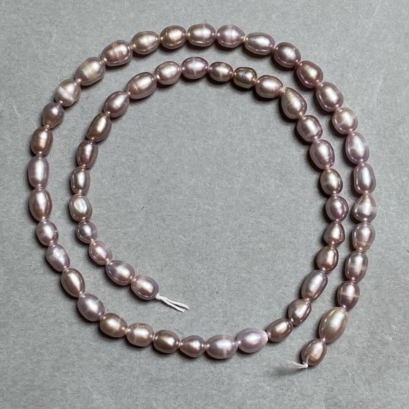 Freshwater pearls on a thread, diameter 5–7 mm, length 35 cm ±