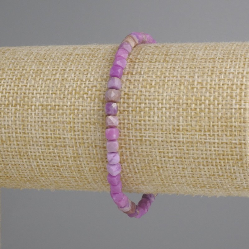 Bracelet Phosphosiderite faceted cube, diameter 4x4mm +-, length 18cm +-/ stretch