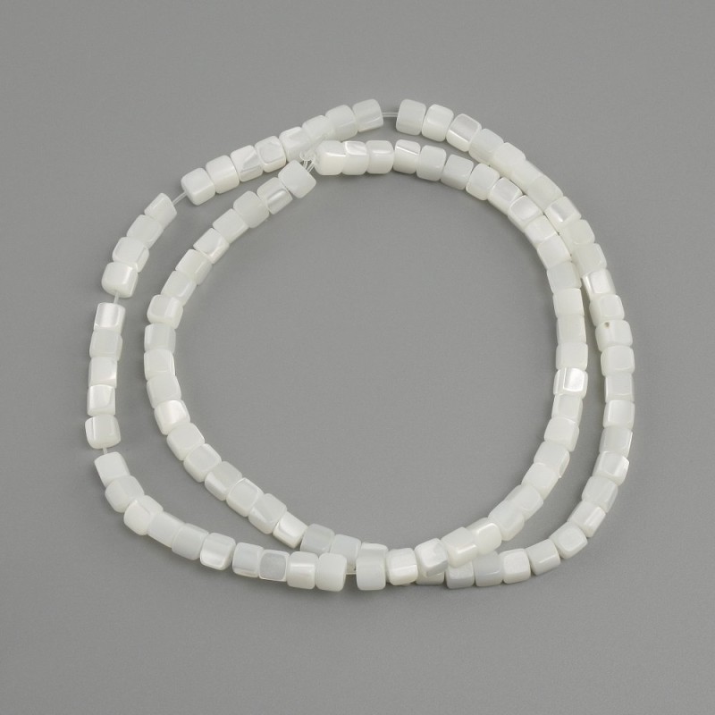Mother-of-Pearl Beads cube-shaped 4 mm, thread length 39 cm ±