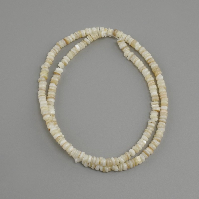 Mother-of-pearl Scallop beads rondelle, diameter 4×1.5–2 mm ±, length 38 cm ± on thread