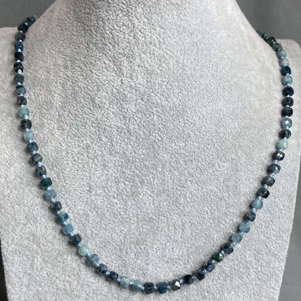 Indicolite Bead Necklace Garnet Cubes 4x4mm, 50cm+ Stretch