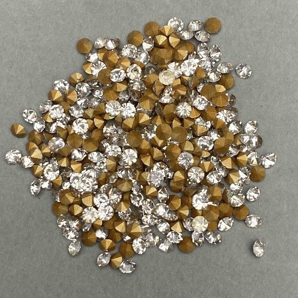 White rhinestones stones colour, diameter 3.5 (+/-) mm, pack / 10 g (+/-)