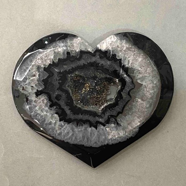 Agate Heart Geode Souvenir 71×84 mm ± weight 148 g