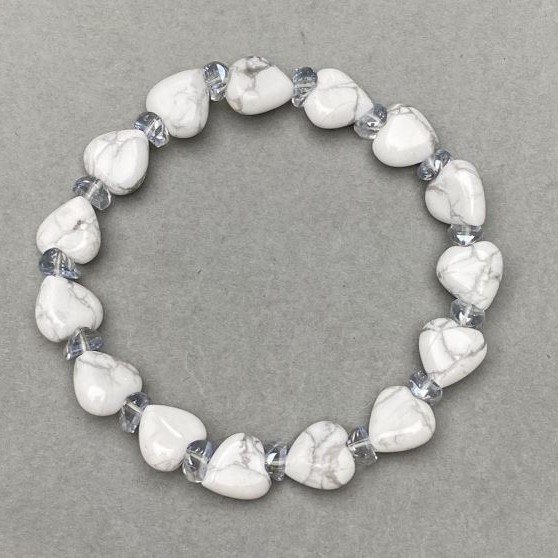 Kaholong bracelet heart 10mm± Swarovski-style beads 6x3mm±, length 18cm± stretch