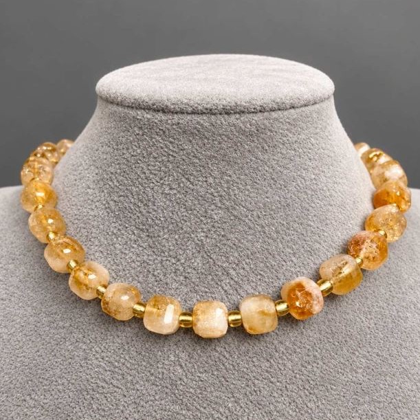 Choker Citrine faceted cube 9x9mm ± beads 3mm ± with pendants, length 38cm + toggle