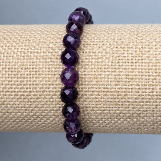 Amethyst bracelet faceted round bead, diameter 8mm+-, length 18cm+-, stretch