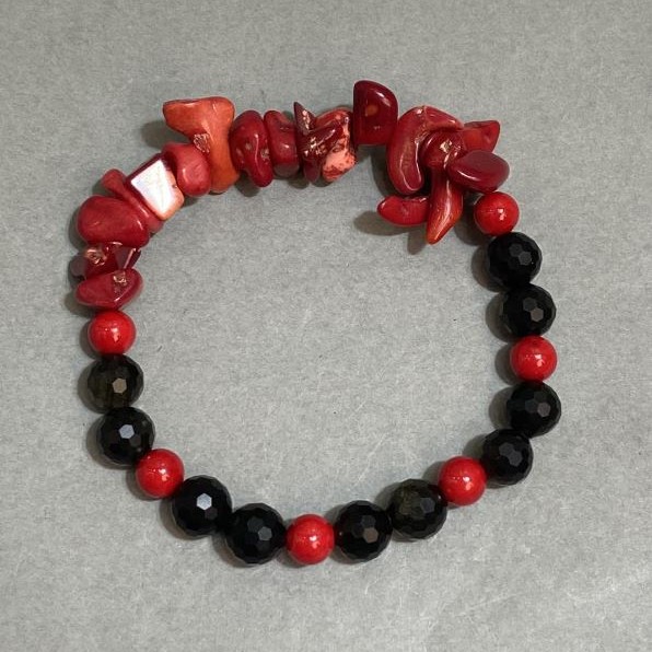 Bracelet Coral chip 8-12mm+- Safflower rondelle 8x2mm+-, length 18cm +- stretch