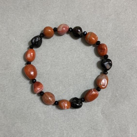 Agate bracelet tumbled 8-10x8-9mm +/-, length 18cm +/- on stretch