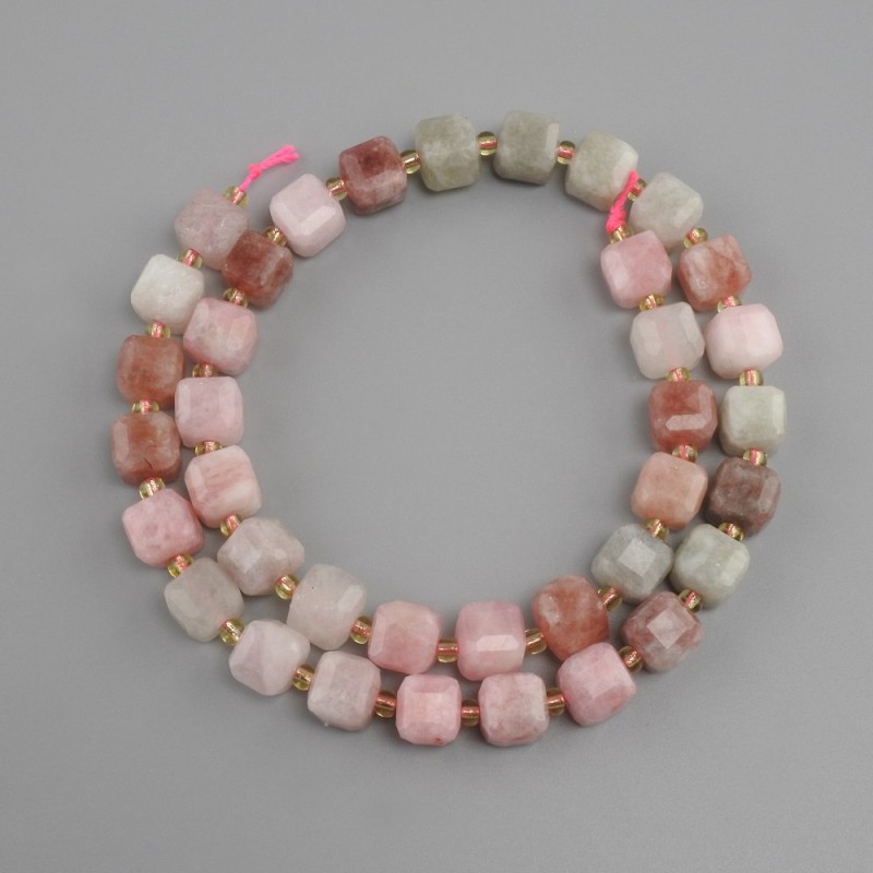 Jadeite beads faceted cube, diameter 8x8mm+- seed beads 3mm+-, length 37cm+-