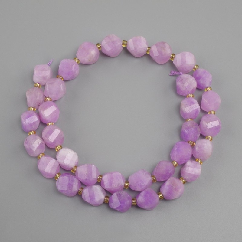Lavender amethyst faceted diamond beads, diameter 10×9 mm +- seed beads 3 mm +-, length 37 cm +-