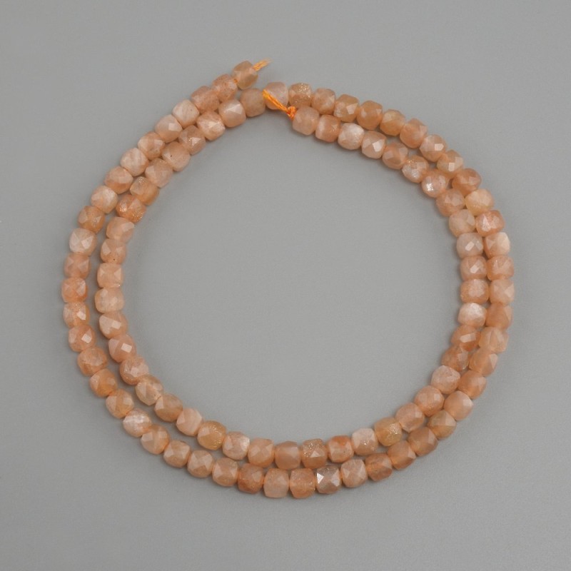 Selenite beads, faceted cube, diameter 4x4 mm +/- , length 39 cm +/-
