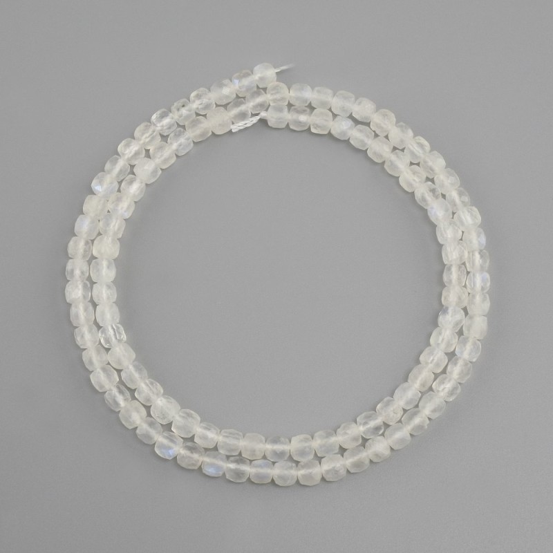 Adularia faceted cube beads, diameter 4×4 mm ±, length 39 cm +
