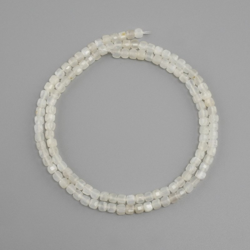 Adularia beads faceted cube, diameter 3x3mm +/- , length 39cm +/-
