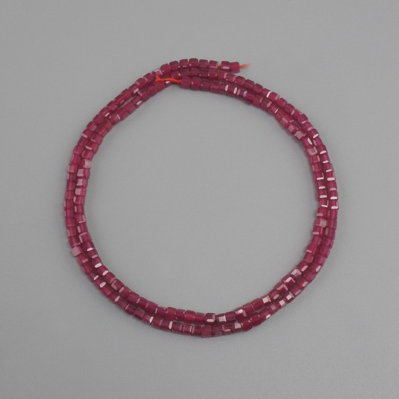 Garnet Corundum beads natural stone faceted cube 2x2 mm +/-, thread length 39 cm +/-