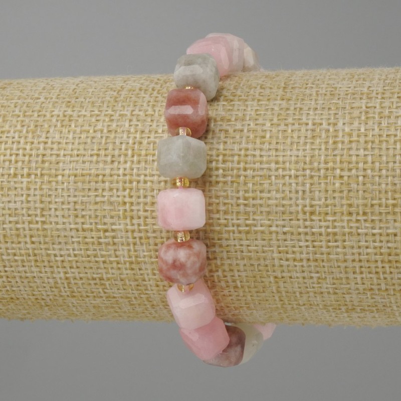 Jadeite bracelet faceted cube, diameter 8×8mm ± seed beads 3mm ±, length 18cm ± stretch