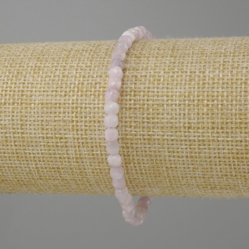 Kunzite bracelet faceted cube, diameter 4x4 mm +- , length 18 cm +- stretch