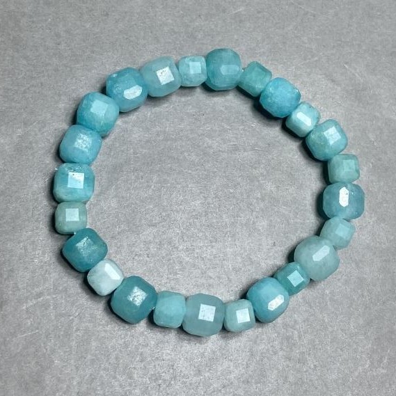 Aquamarine bracelet faceted cube 7mm+- 9mm+- , length 18cm +- stretch
