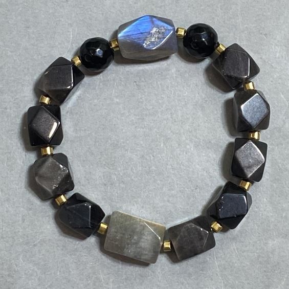 Labradorite bracelet faceted pieces, diameter 16x10mm +- silvery obsidian 11x10mm +-, length 18cm +- stretch