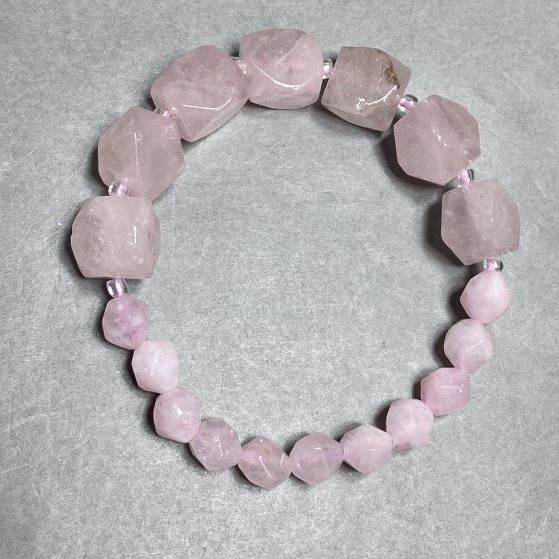 Bracelet Pink Quartz multi-facets, diameter 12×10 mm ± 8×7 mm, length 18 cm ± stretch