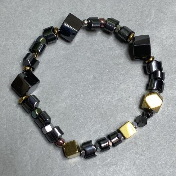 Hematite bracelet multi-faceted bead 8mm± cube 6mm± wave 7x5mm±, length 18cm± on stretch