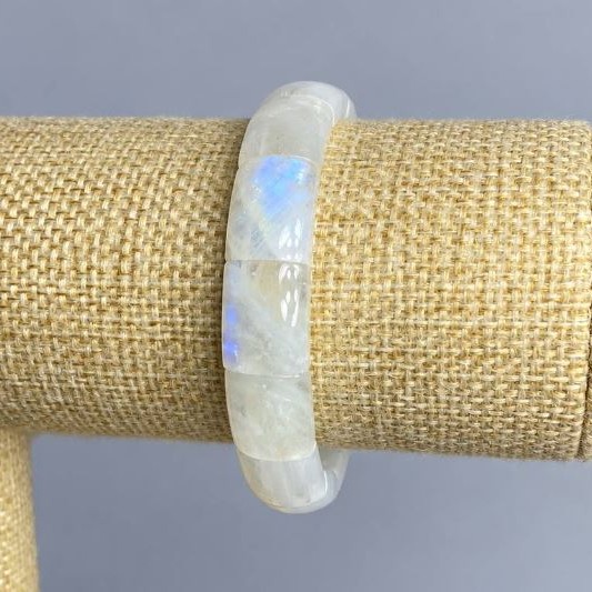 Adularia bracelet smooth link, diameter 15×12mm ±, length 18cm ± stretch