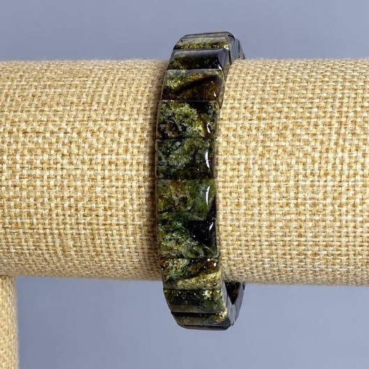 Green Garnet Grossular bracelet, natural stone, smooth link, diameter 13x9 mm +/-, length 18 cm +/-, stretch