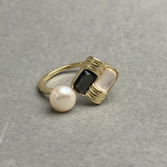 Ring, sizes Mother-of-pearl Haliotis square 10x10mm+- with Pearl 6mm+