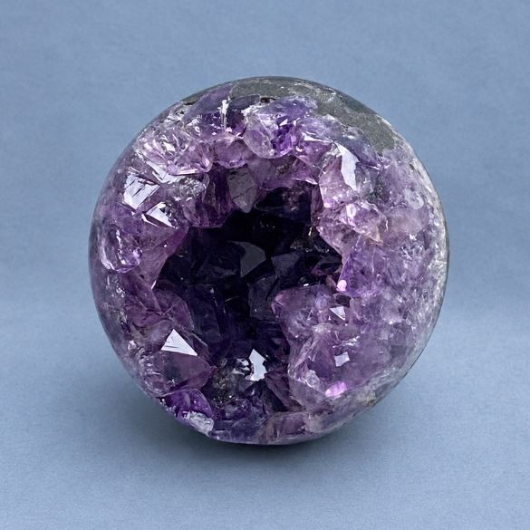 Amethyst geode natural stone souvenir ball, diameter 65 mm ±, weight 311 g