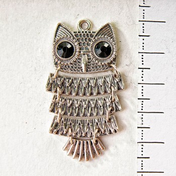 (45 mm) Owl pendant in light gray metal connected by links with black rhinestones, medium