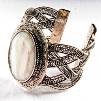 Bracelet with mother-of-pearl, wide, metal setting, pattern, crescent, oval