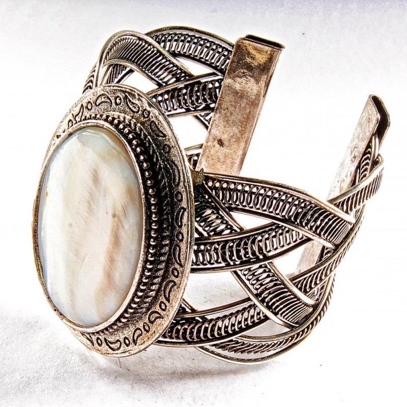 Bracelet with mother-of-pearl, wide, metal setting, pattern, crescent, oval