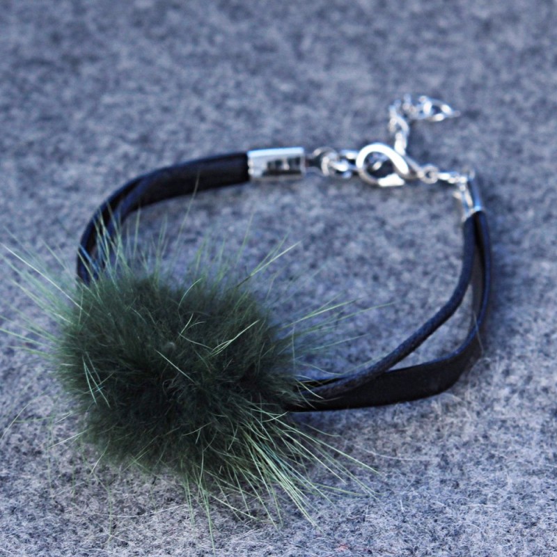 Bracelet of green faux leather with fur