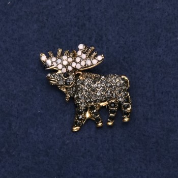 Brooch "Hunter's Talisman Moose" 3×3cm Yellow Metal