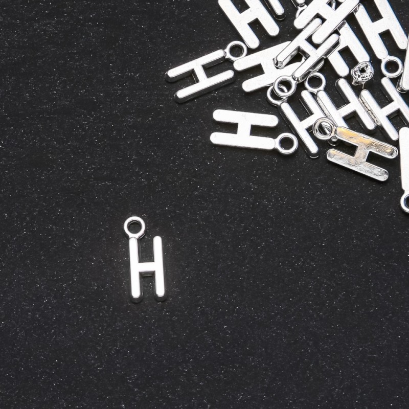 Pendant hardware Letter "H" 17x7mm packaging 20g (+- 22pcs)