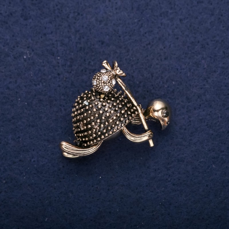 Turtle with Knot Brooch rhinestones colour white 30x30mm, yellow metal