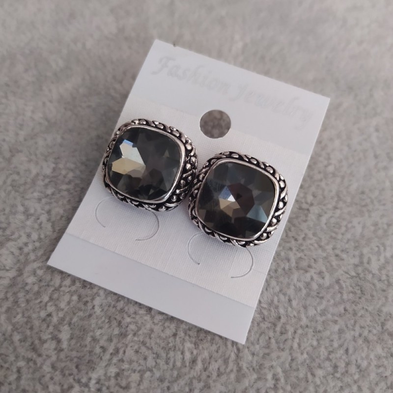 Earrings 1.7 cm square crystal grey