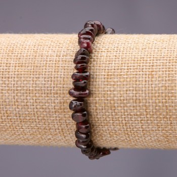 Garnet Natural Stone Chip Bracelet, diameter 7(+-)mm on elastic, length 18cm
