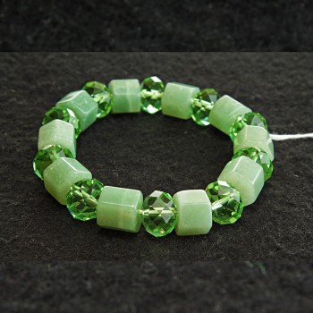 Bracelet on elastic band pressed Jade and Czech glass