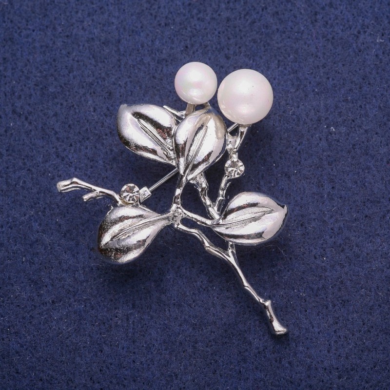 Sale! Twig Brooch with Majorica Pearls, silver-tone metal 43x52mm