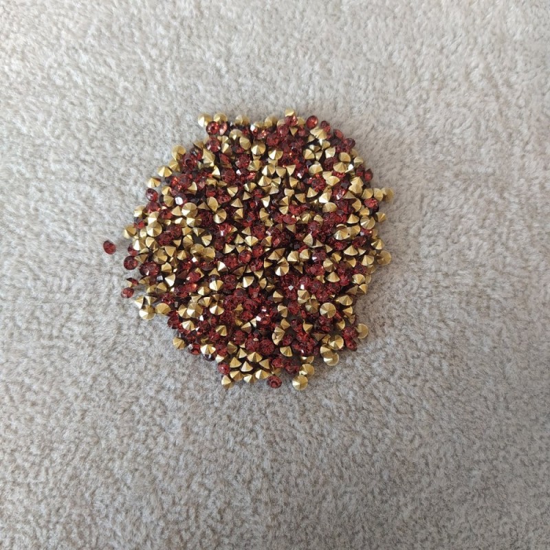 Rhinestones, brown colour, diameter 2.5 (+/-) mm, pack / 4g (+/-)