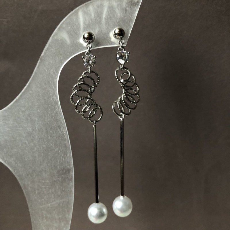 Xuping Rhodium Earrings with 8mm Pearl and White Stone, 77mm Length +