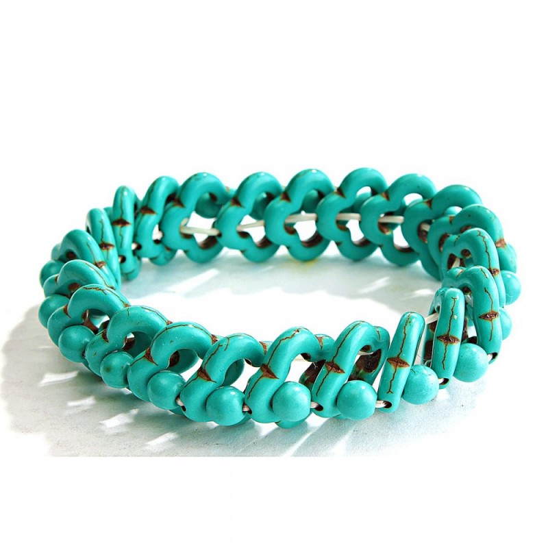 Elastic bracelet with green turquoise with veining, intriguing design