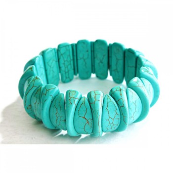 Bracelet on elastic with green turquoise with veins, interesting design