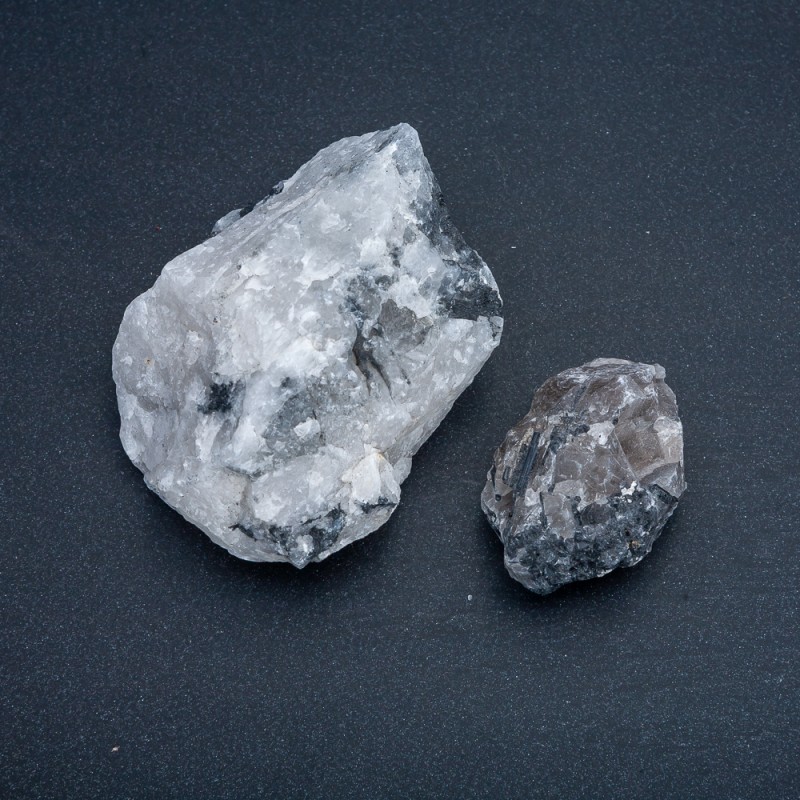 Raw Hair Quartz Stone (price per 100g) weight from +/-45g assorted sizes +/-5x3cm