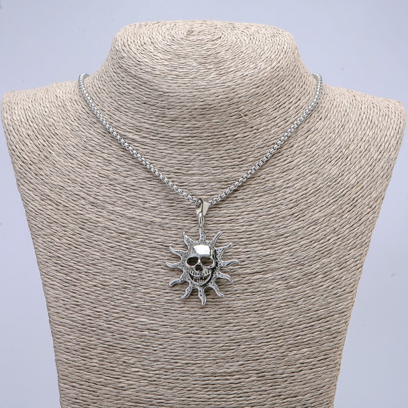 Pendant "Skull" 48x36mm +/- on Chain, Length 70cm +/- Silver-Tone Metal