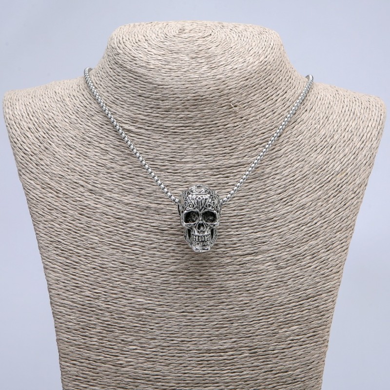 Pendant "Skull" 36x22mm on chain, length 70cm +/- silver-tone metal