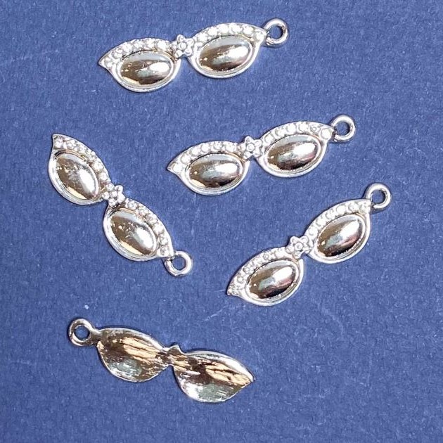 Jewellery Findings Glasses Pendant for Costume Jewellery 32x9mm, Pack of 5